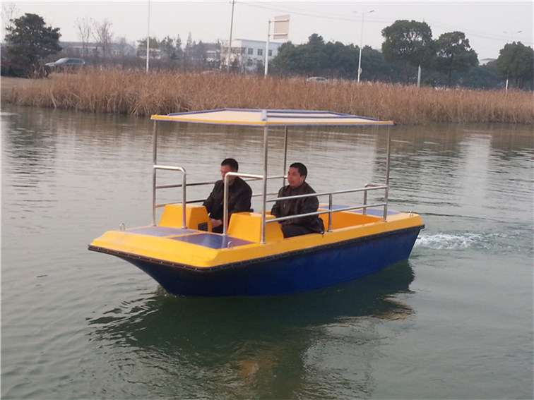 6人自排水電動船